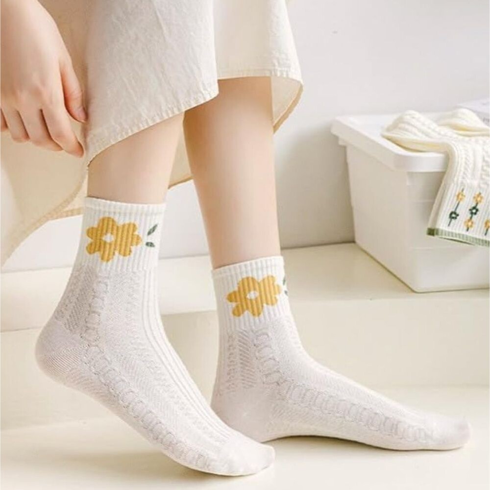 Floral Patterned White and Green Socks - Picture 3 of 6